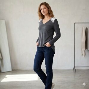 Laundry By Shelli Segal Gray V-Neck Top
